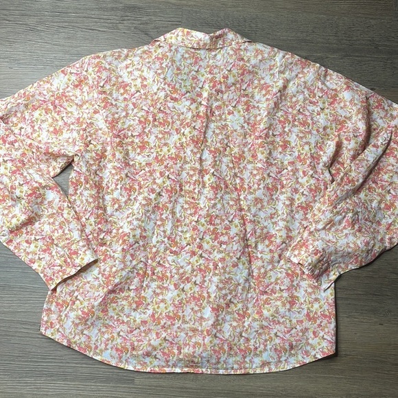 Ann Taylor Loft Women’s Collared Button Down Floral Blouse, size Large - Picture 9 of 9